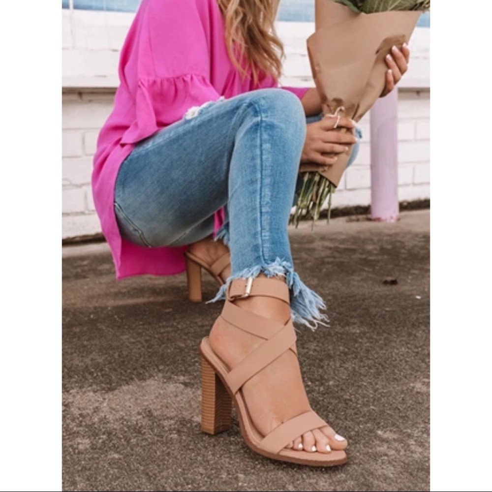 NWOT Glaze Boutique Strappy Sandal Heels